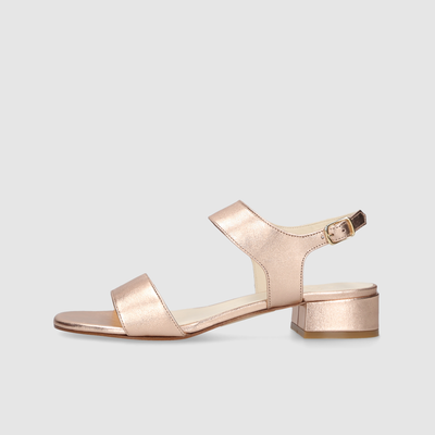 Text: Women's shoes
