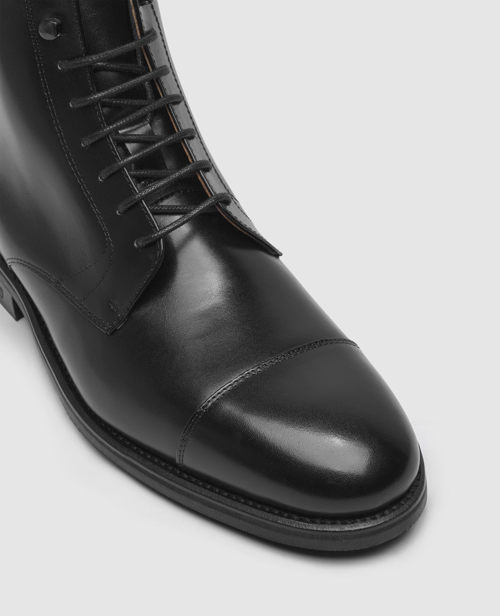 9.5 Hunter Black Calf Leather Plain Toe Oxford Tassel Tipped Laces Trench Oxford - Black Chromexcel, Dainite Sole - Made in USA  main image 3