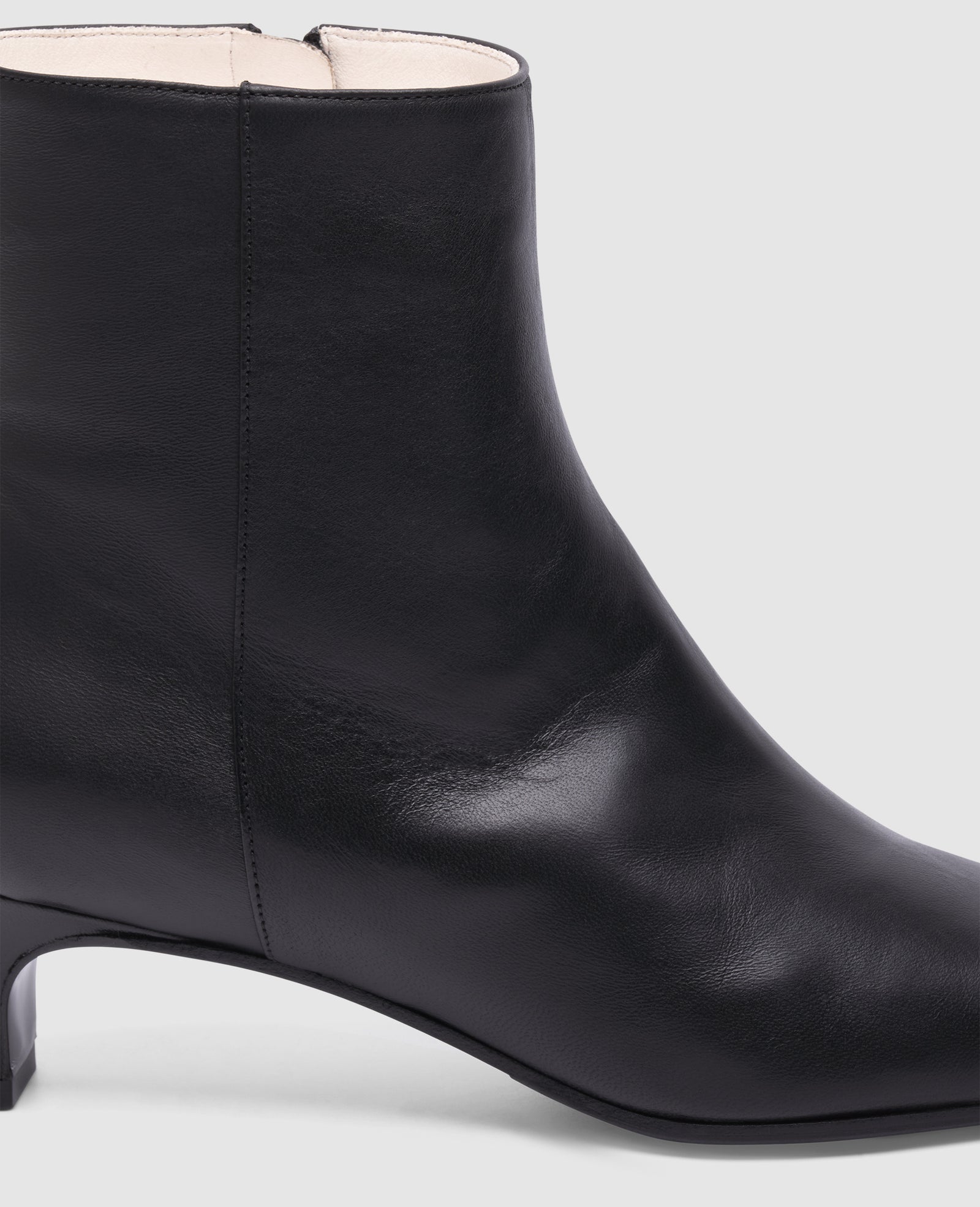 Madison ZB40 ankle boot in black - Henry Stevens
